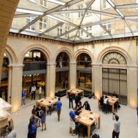 Microsoft plans Apple-style store roll-out in the UK